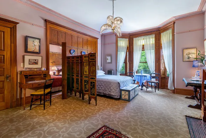 2 Bedroom Family Suite NYC Picture 6