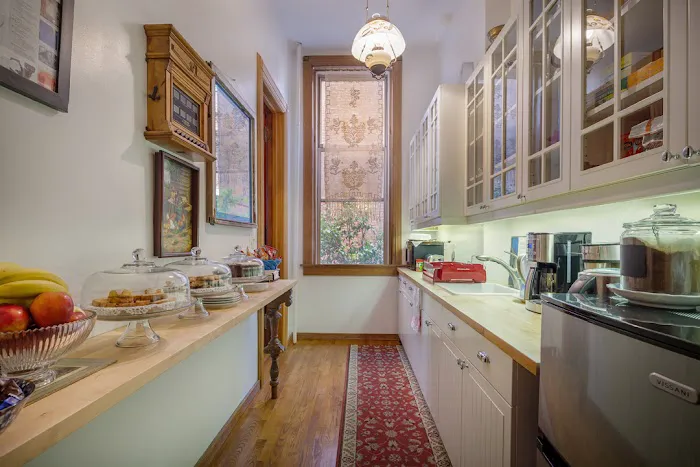 2 Bedroom Family Suite NYC Picture 5