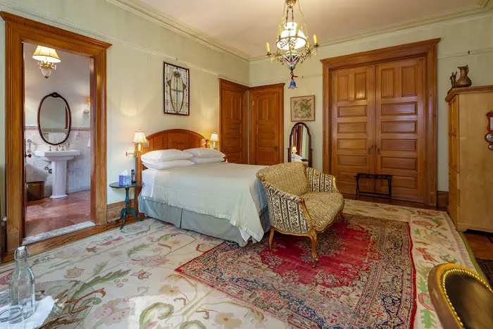 2 Bedroom Family Suite NYC Picture 7