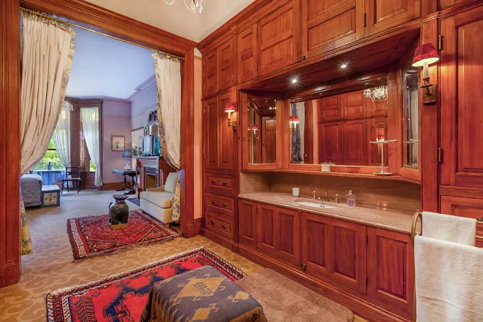 2 Bedroom Family Suite NYC Picture 4