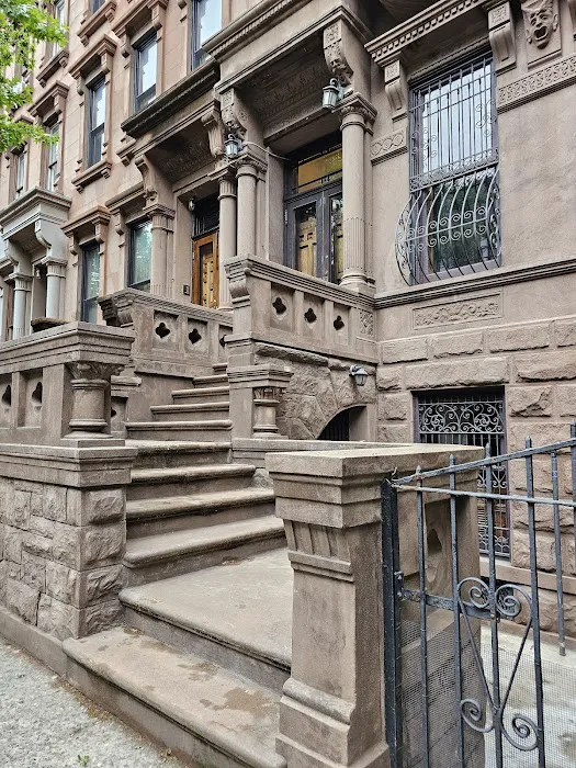 Sherlock's Brownstone Picture 7