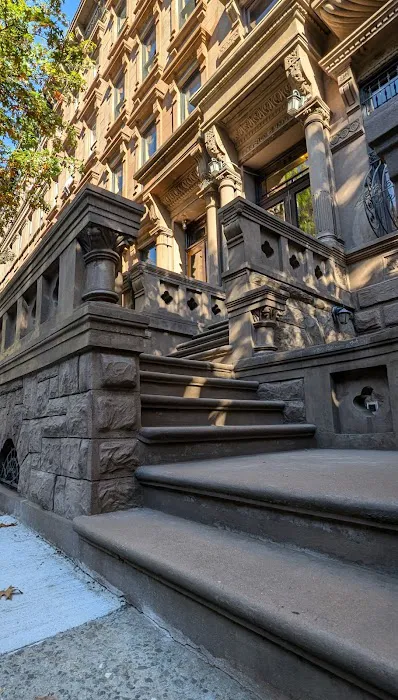 Sherlock's Brownstone Picture 9