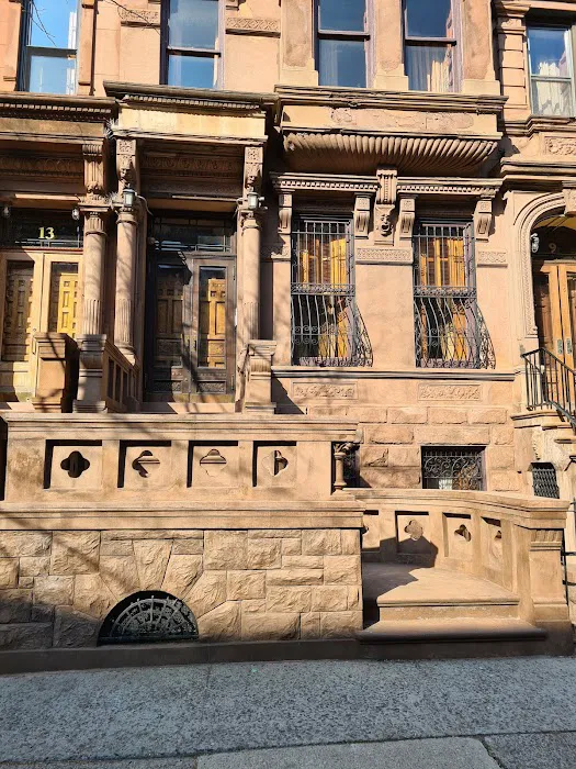 Sherlock's Brownstone Picture 4