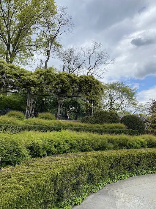Conservatory Garden Center Fountain Picture 1