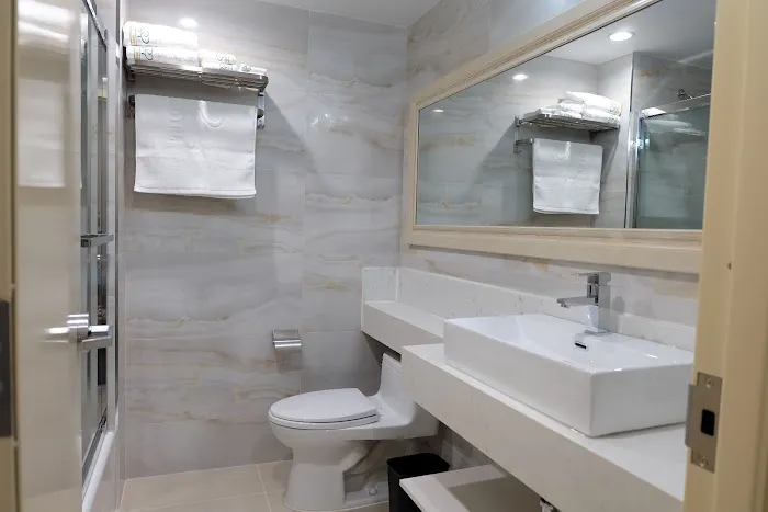 LIC Plaza Hotel Corp Picture 1