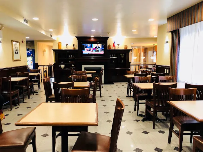 Queens County Inn and Suites Picture 2