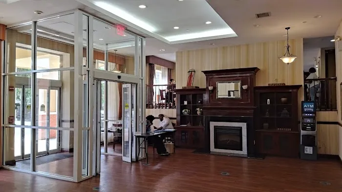 Queens County Inn and Suites Picture 8