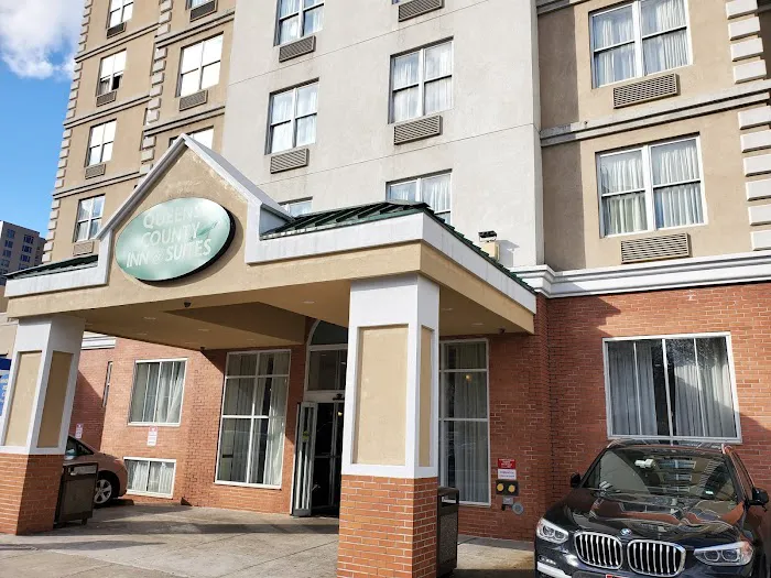 Queens County Inn and Suites Picture 1