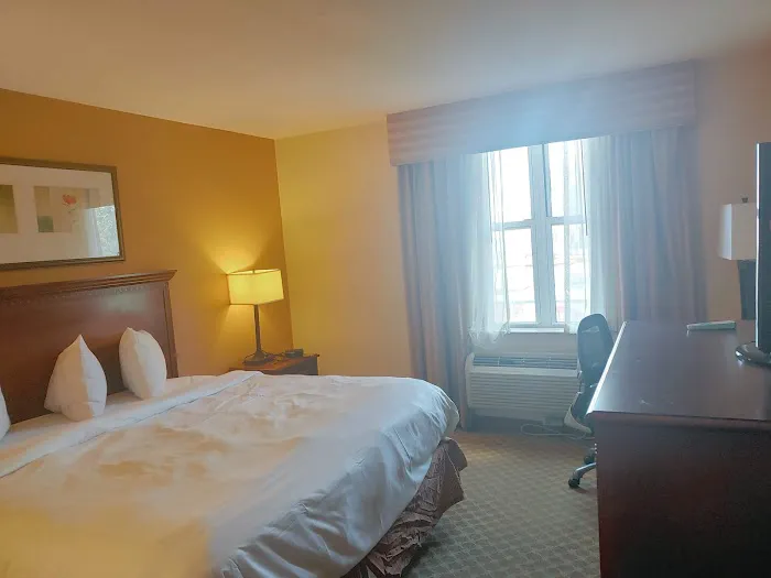 Queens County Inn and Suites Picture 4