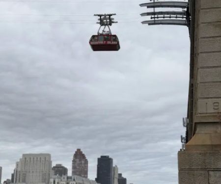 Roosevelt Island Viewpoint - Manhattan Side