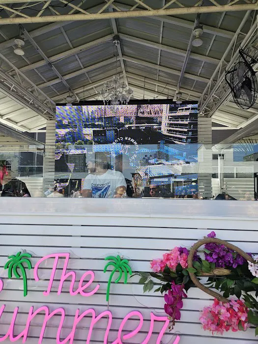 The Summer Club Picture 8