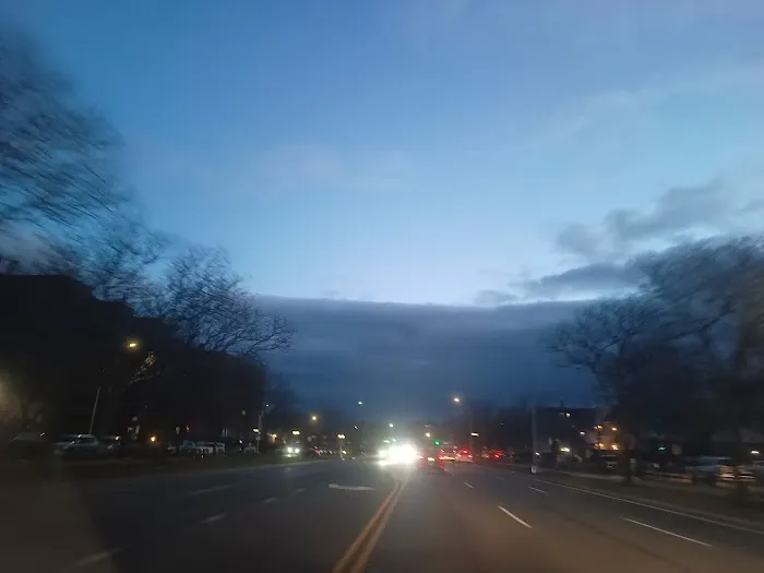 Ocean Parkway Malls Picture 3