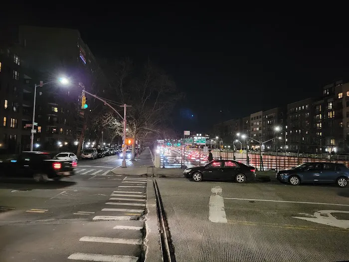 Ocean Parkway Malls Picture 10