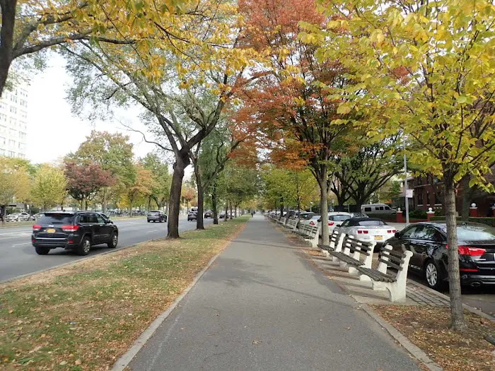 Ocean Parkway Malls Picture 9
