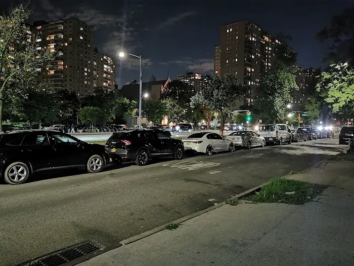 Ocean Parkway Malls Picture 6