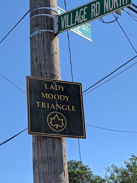 Lady Moody Triangle Picture 2