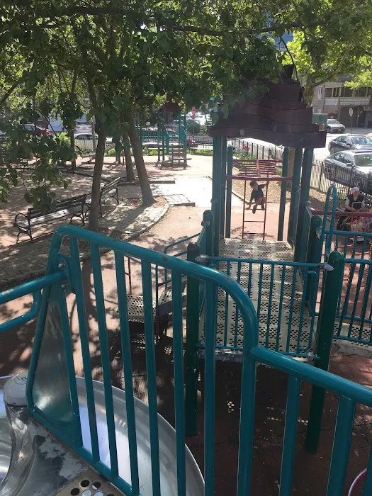 Babi Yar Triangle Playground Picture 4