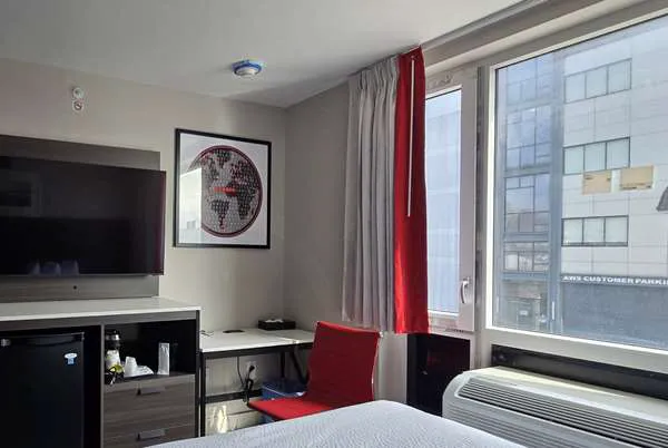 Ramada by Wyndham Brooklyn Empire Blvd Picture 4
