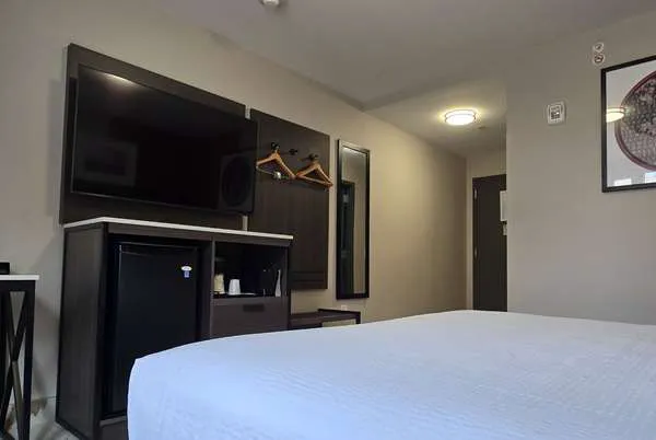 Ramada by Wyndham Brooklyn Empire Blvd Picture 1