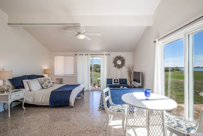 435 East Lake Picture 2