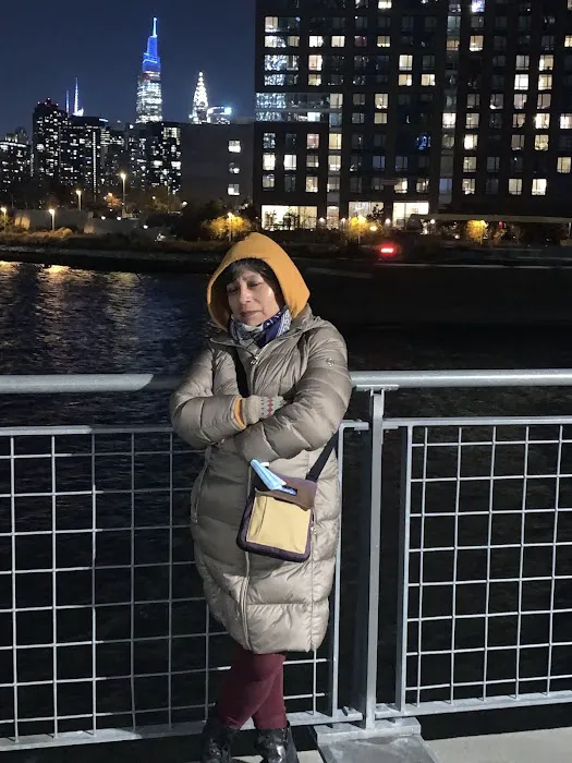 Greenpoint Landing Esplanade Picture 10