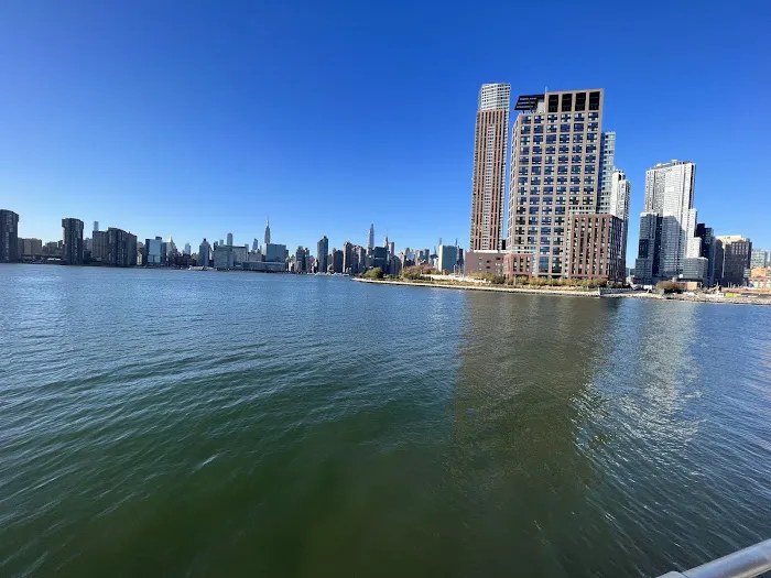Greenpoint Landing Esplanade Picture 7
