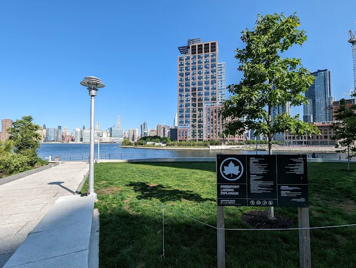 Greenpoint Landing Esplanade Picture 8