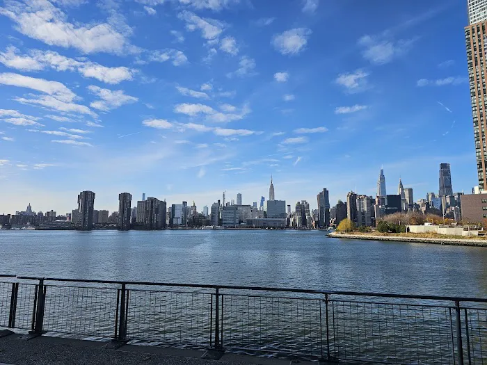 Greenpoint Landing Esplanade Picture 9