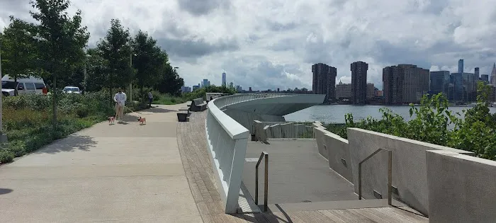 Hunter's Point South Park Observation Deck Picture 1