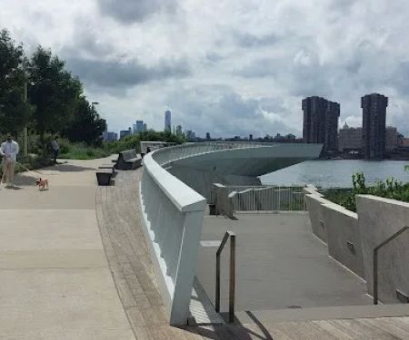 Hunter's Point South Park Observation Deck