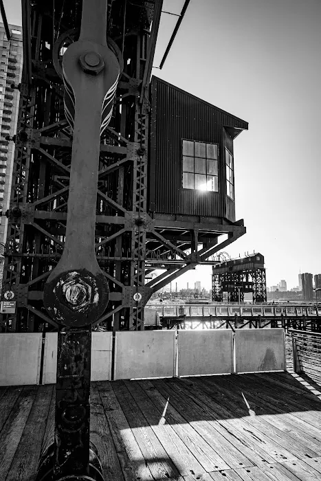 LIC Docks Picture 3