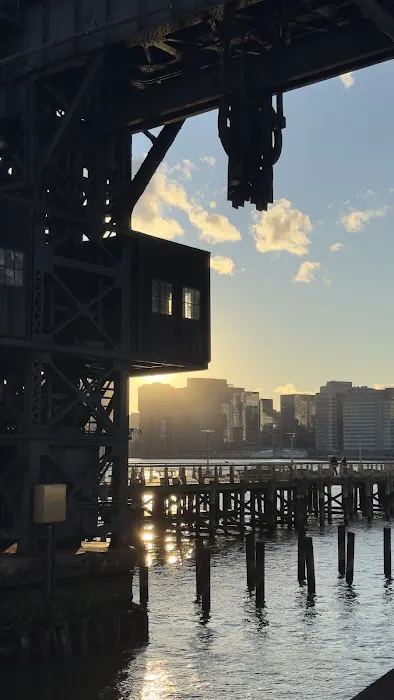 LIC Docks Picture 4