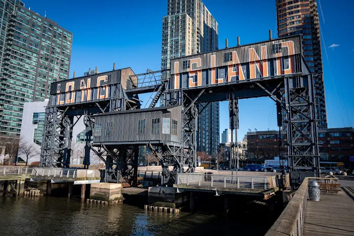 LIC Docks Picture 7