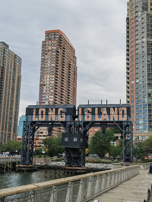 LIC Docks Picture 10