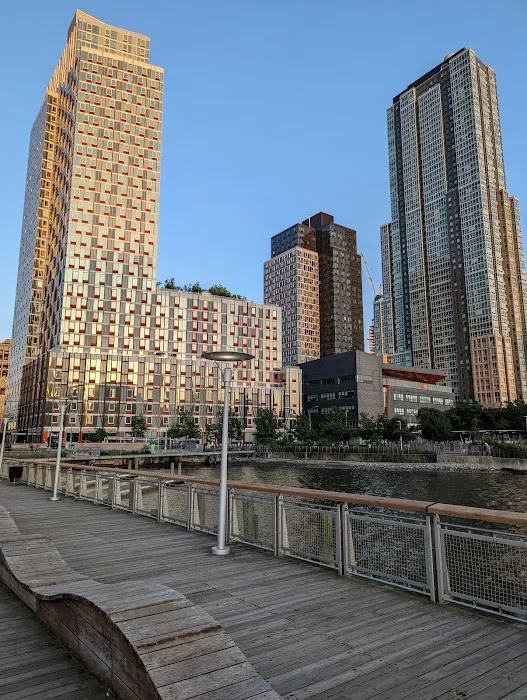 Gantry Plaza State Park Recreational Dock Picture 5