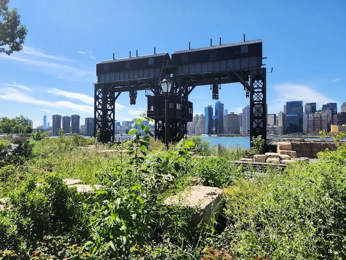 Gantry Plaza State Park Recreational Dock Picture 6