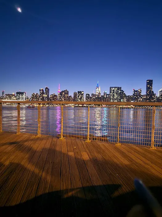 Gantry Plaza State Park Recreational Dock Picture 1