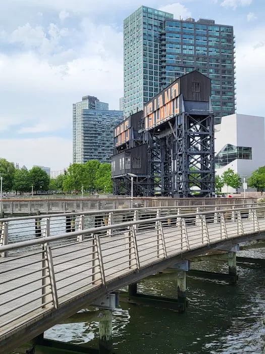 Gantry Plaza State Park Recreational Dock Picture 9