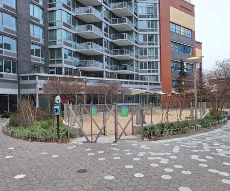 Dog Park Of Gantry Plaza State Park