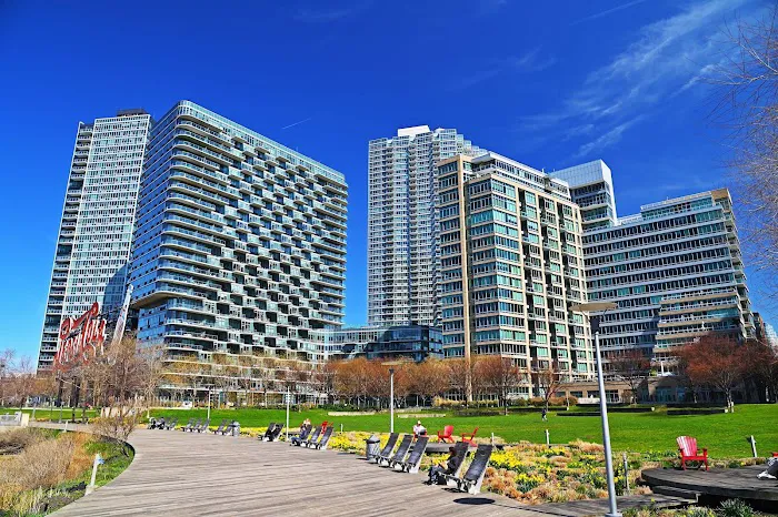 Gantry Plaza State Park Picture 4