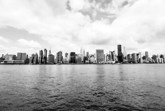 Gantry Plaza State Park Picture 7