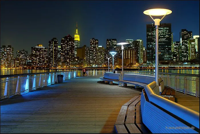 Gantry Plaza State Park Picture 1