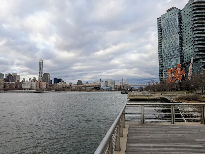 Gantry Plaza State Park Picture 9