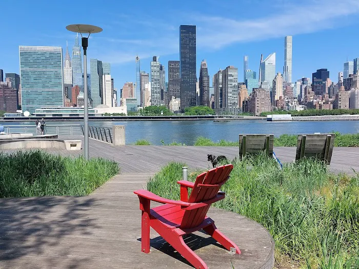Gantry Plaza State Park Picture 8
