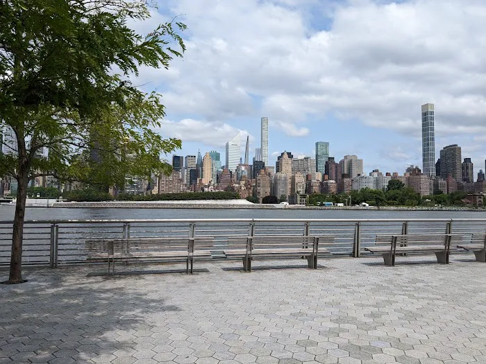 Gantry Plaza State Park Picture 2