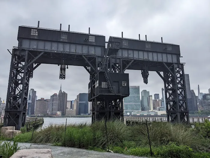 Gantry Plaza State Park Picture 3