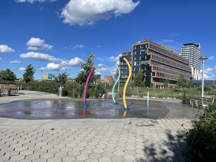 50 Kent - Bushwick Inlet Park Picture 2