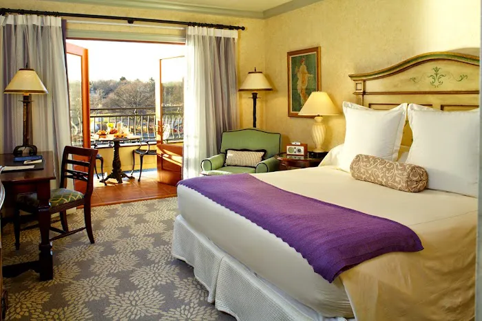 Delamar Greenwich Harbor Picture 4