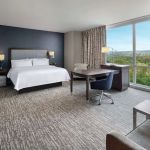 Hampton Inn & Suites Teaneck Glenpointe