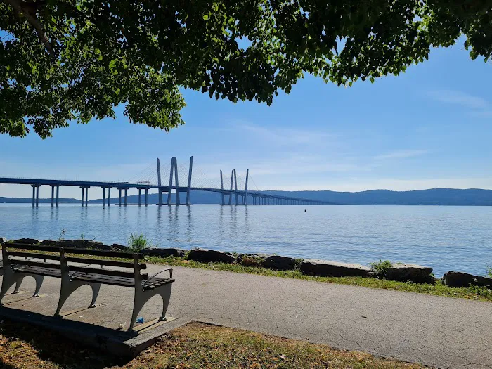 Scenic Hudson RiverWalk Park at Tarrytown Picture 4